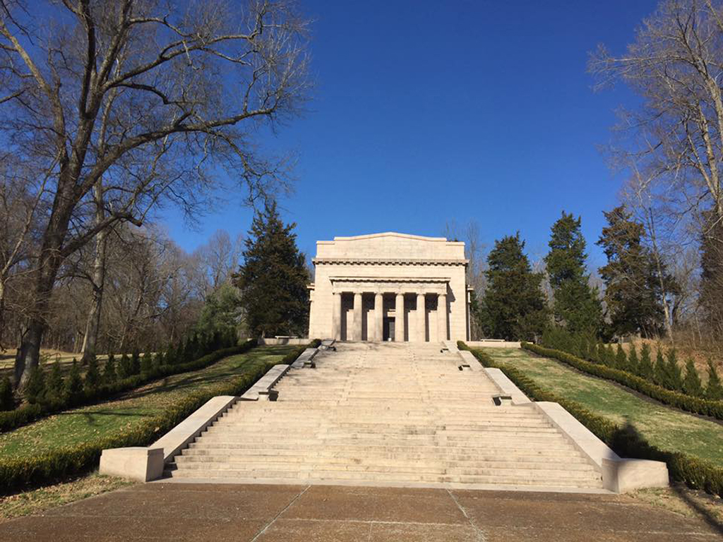 List of National Parks by State: A Complete List of All 400+ US National Parks 30 A set of stairs leading up to the monument with many columns located at Abraham Lincoln's birthplace in Kentucky