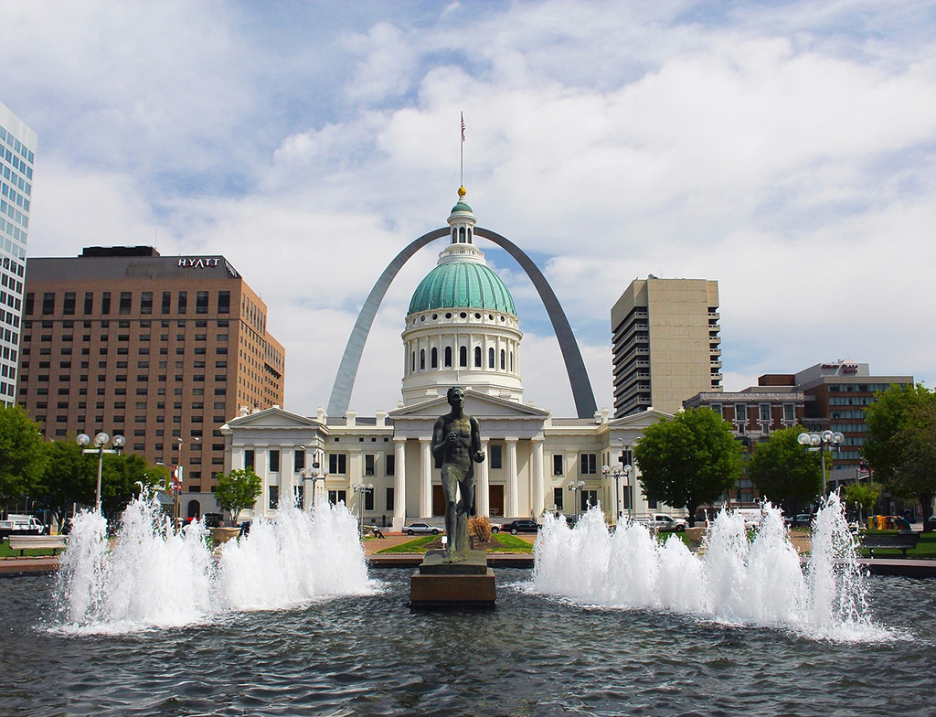 List of National Parks by State: A Complete List of All 400+ US National Parks 38 A large metal arch-shaped monument frames the Old Courthouse behind an ornate fountain in St. Louis