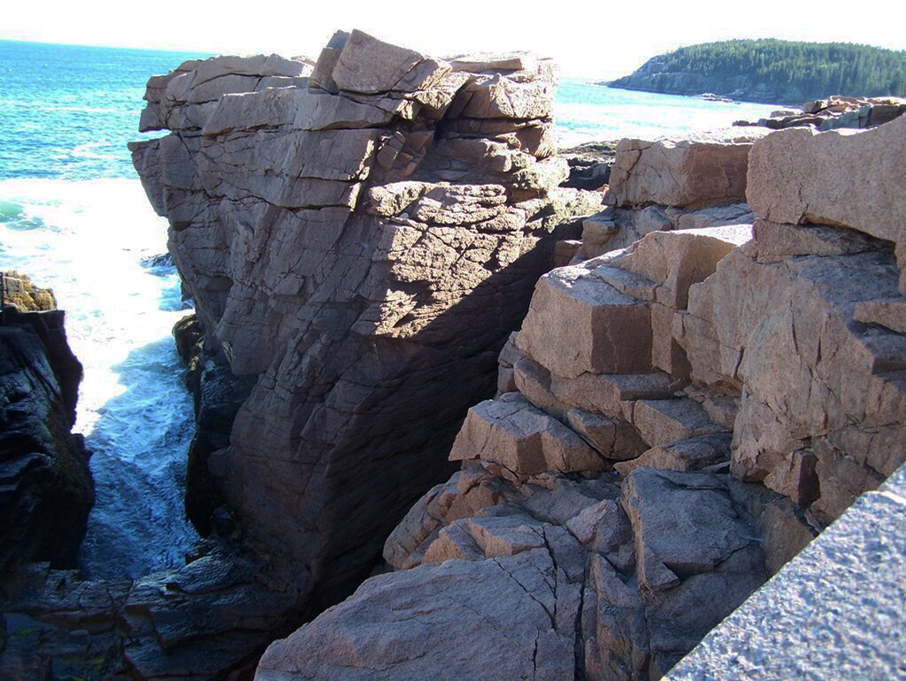12 Things to Do in Acadia National Park That Will Take Your Breath Away 8 Ocean waves between two rock outcroppings. Watching the waves crash at Thunder Hole is one of the best things to do in Acadia National Park.