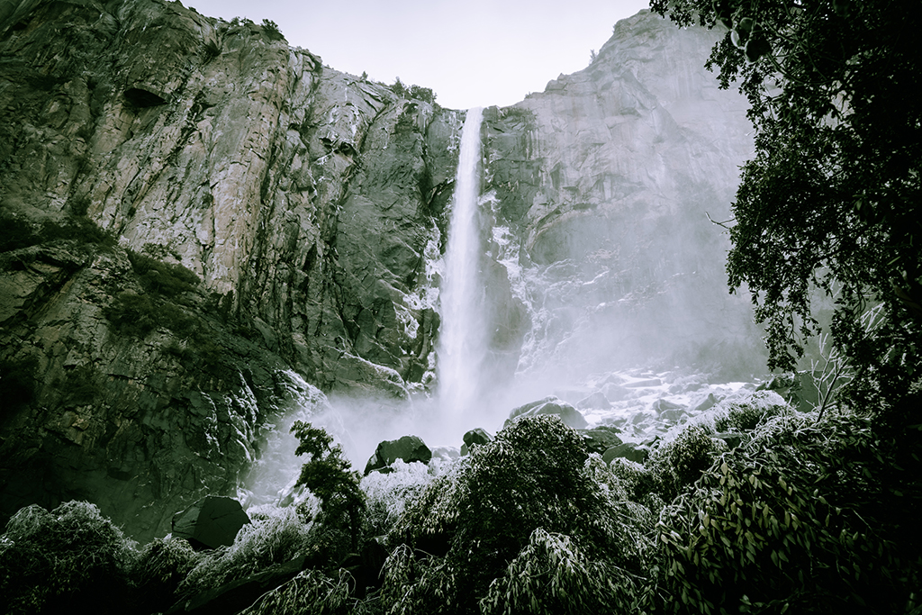 Things to Do in Yosemite Valley: The Heart of Yosemite National Park 8 Bridal Veil Falls cascades down a granite cliff side. This hike is one of the best things to do in Yosemite Valley.