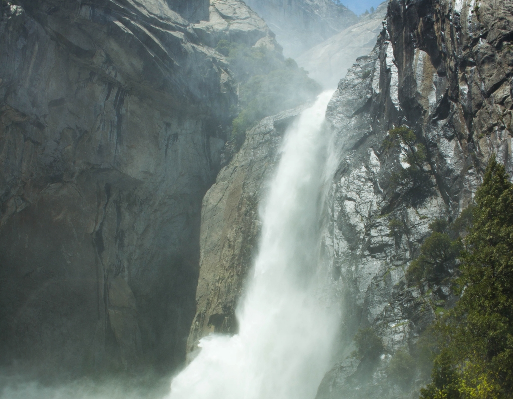 8 of the Best Hikes in Yosemite National Park for Breathtaking Views 25 The cascade of Lower Yosemite Falls