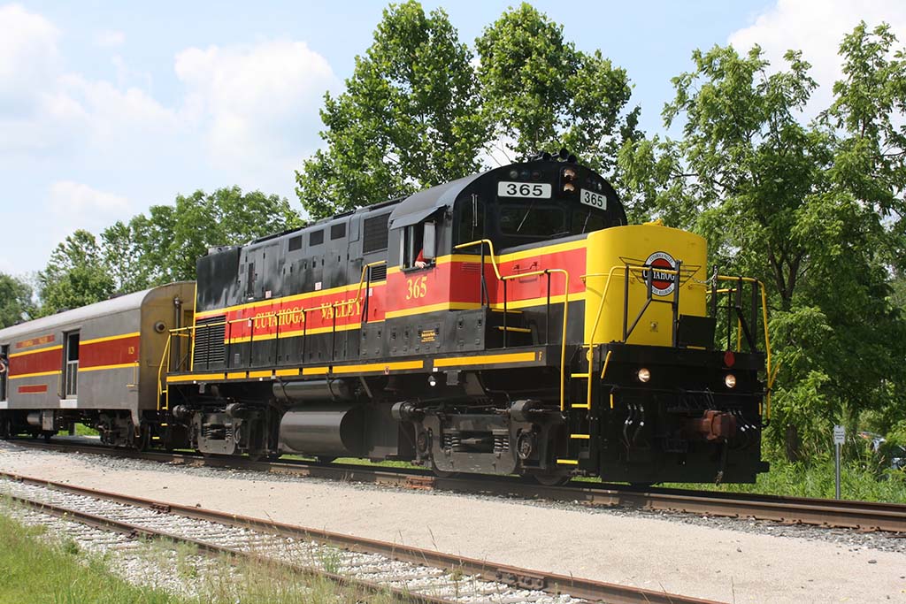 8 Outstanding National Parks in Ohio 4 The red and yellow Cuyahoga Valley train makes it way up the tracks