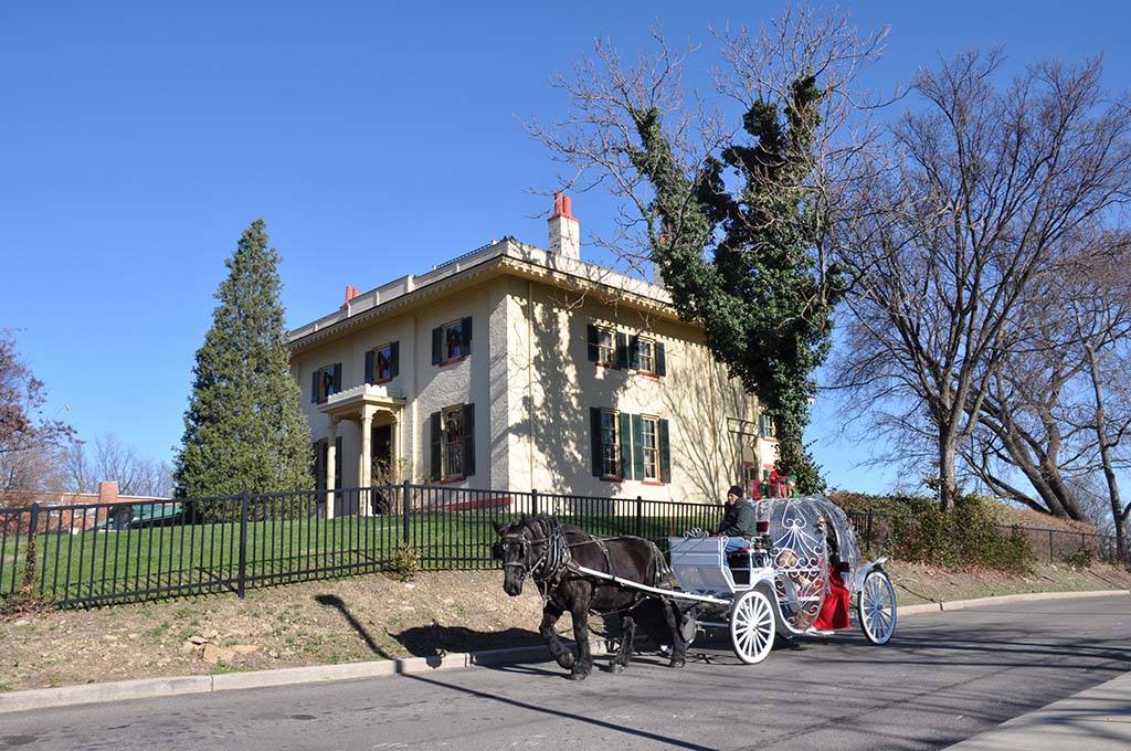 8 Outstanding National Parks in Ohio 12 A horse-drawn carriage makes it way passed the historic home of William Howard Taft