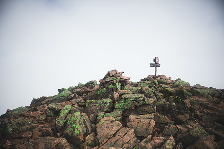 4 Phenomenal National Parks in Maine 35 A sign along the Appalachian Trail in Maine leads to the summit of Katahdin