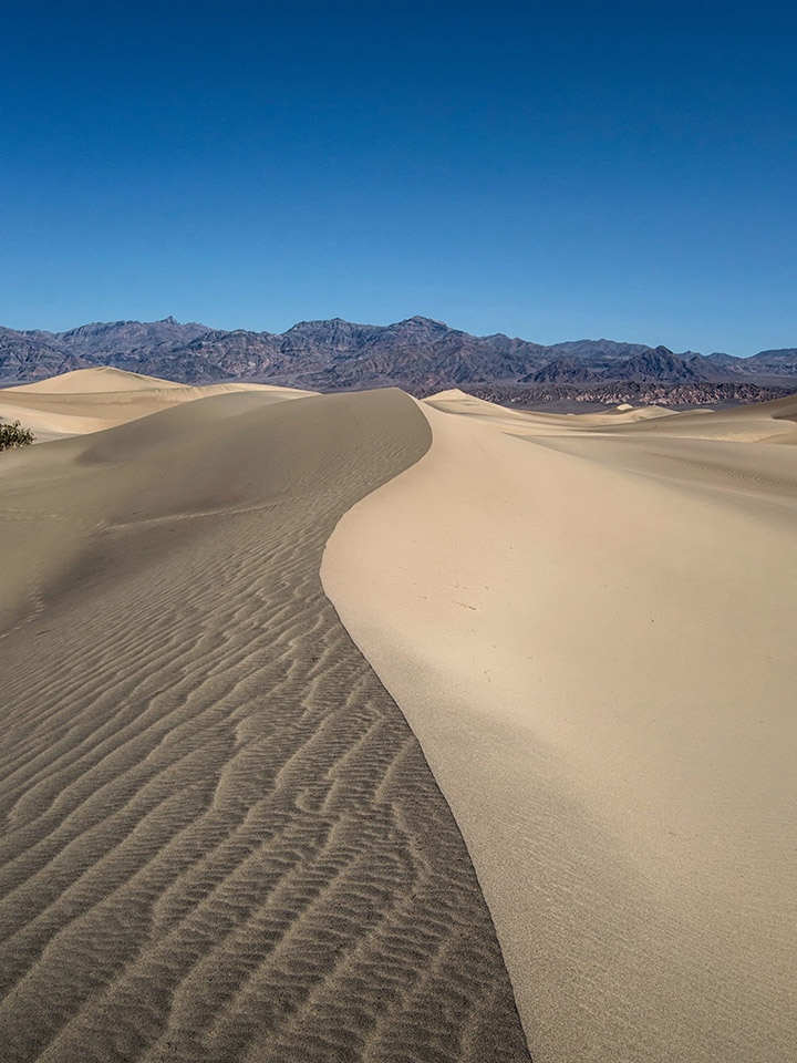 2 Day Death Valley Itinerary: How to See the Best of the West in 2 Days 34 The crest of sand dunes point to the mountains