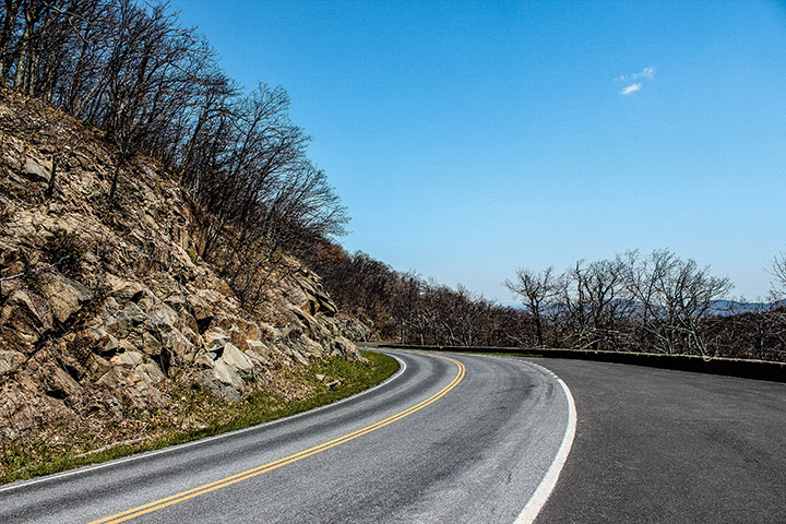 Shenandoah Camping: A Comprehensive Guide to All 5 Shenandoah Campgrounds 6 A paved road turns a corner