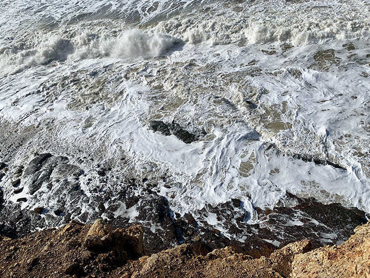 Alamere Falls Hike: The Ultimate Guide for Hiking to One of California’s Bucket-List Waterfalls 23 Ocean waves crash onto shore