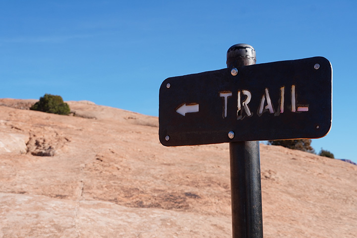 Ultimate Guide to an Epic One Day in Arches National Park Itinerary 15 A sign points to the trail