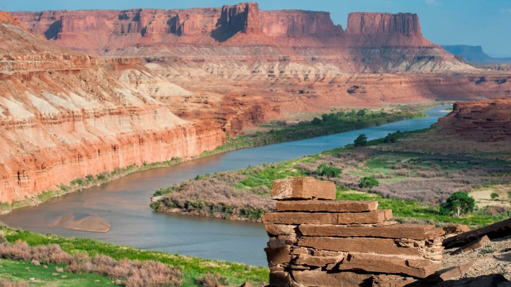 The 15 Best Hikes in Canyonlands National Park: A Comprehensive Guide 50 Ruins on the rim of a canyon above a green river