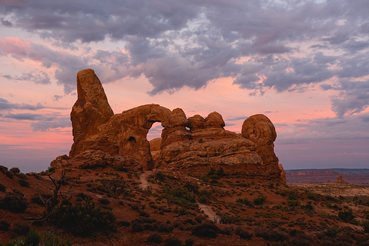 Ultimate Guide to an Epic One Day in Arches National Park Itinerary 1 The sunset is a wonderful experience while spending one day in Arches National Park