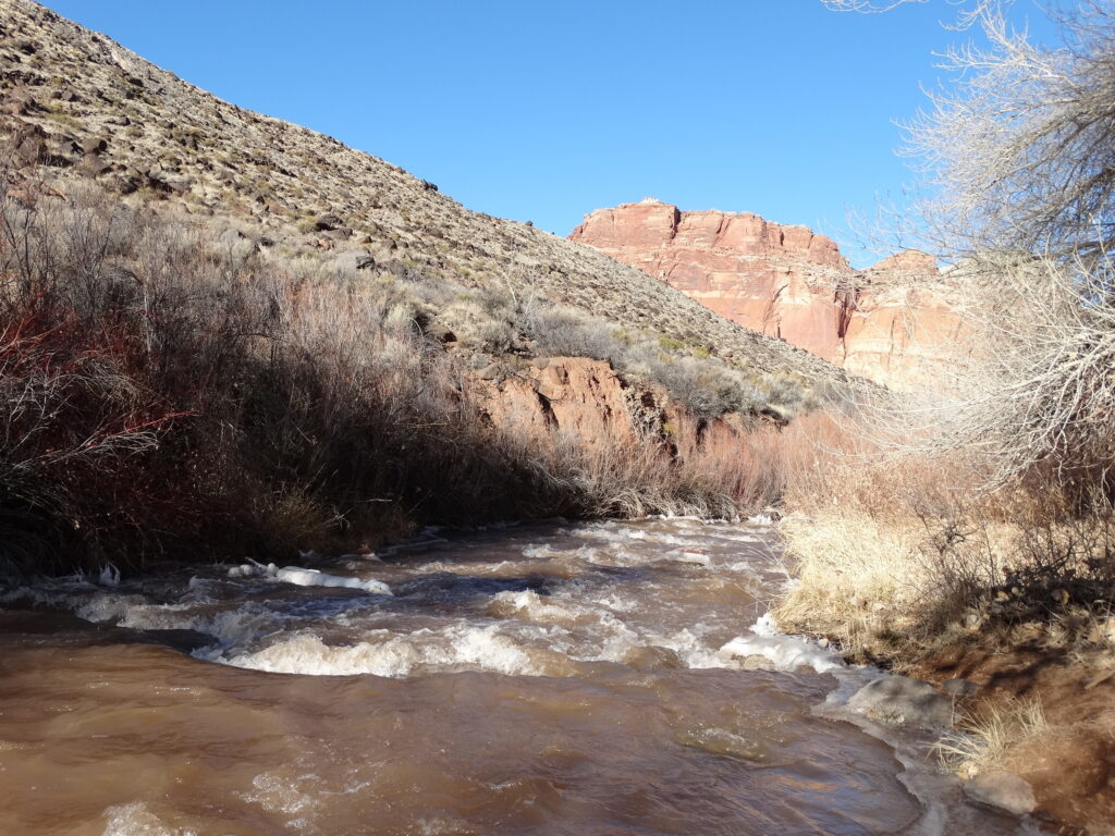 20 Best Hikes in Capitol Reef National Park 22 A river with small white-capped waves carves its way through the desert
