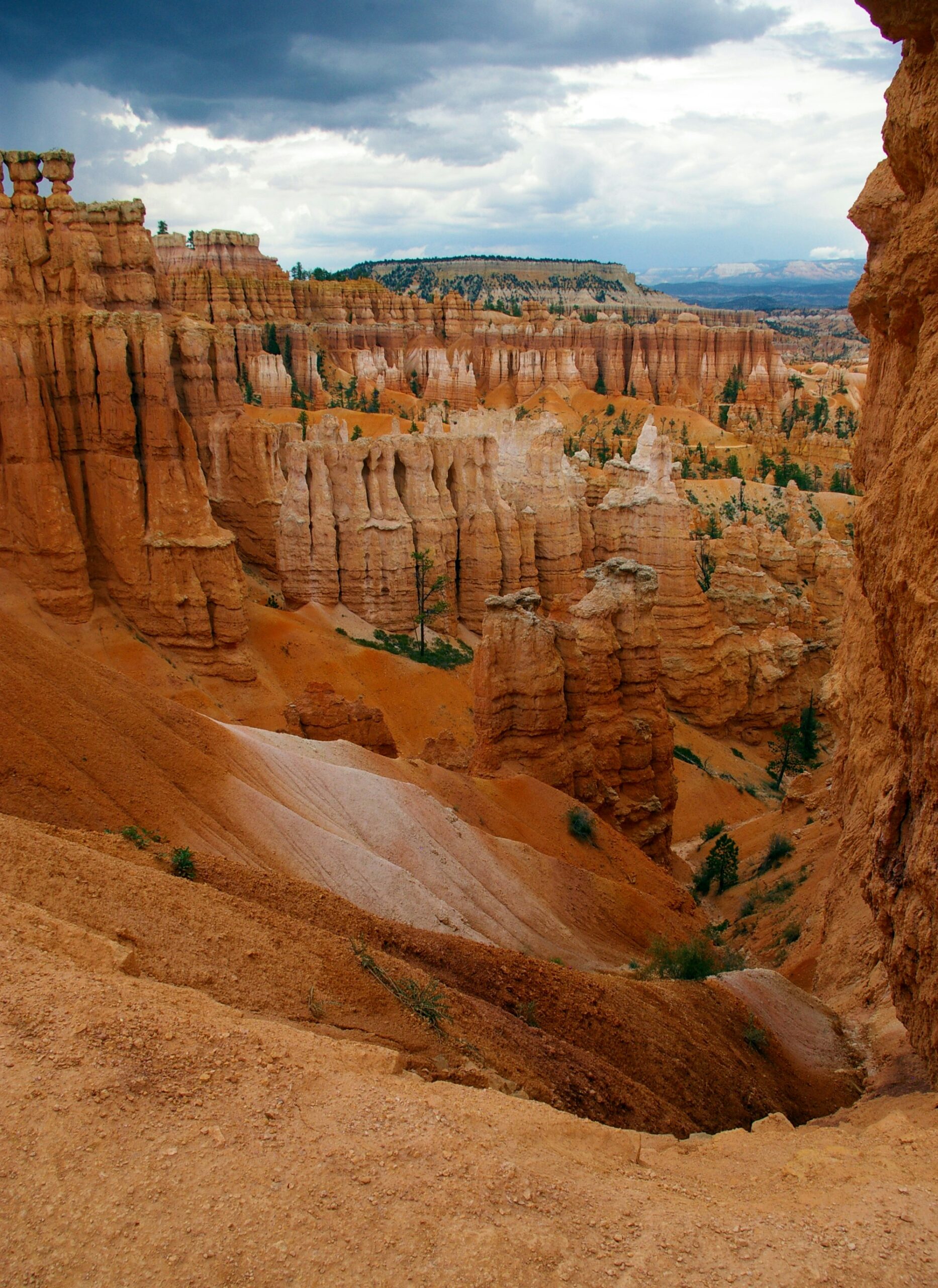 The Parks Expert: A National Park Blog 16 Orange hoodoo rock formations fill a canyon
